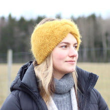 Lataa kuva Galleria-katseluun, UUSI! Hostessin neulottu pehmeä pääpanta