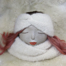 Lataa kuva Galleria-katseluun, UUSI! Hostessin neulottu pehmeä pääpanta