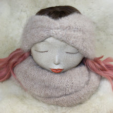 Lataa kuva Galleria-katseluun, UUSI! Hostessin neulottu pehmeä pääpanta