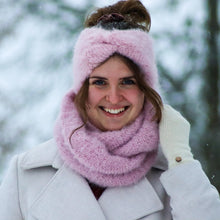 Lataa kuva Galleria-katseluun, UUSI! Hostessin neulottu pehmeä pääpanta