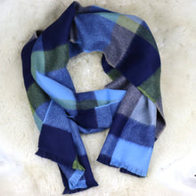 Lataa kuva Galleria-katseluun, Ruuduline beebialpaka villane sall
