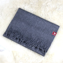 Lataa kuva Galleria-katseluun, Ühevärviline beebialpaka villane sall
