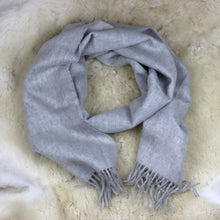 Lataa kuva Galleria-katseluun, Ühevärviline beebialpaka villane sall
