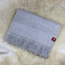 Lataa kuva Galleria-katseluun, Ühevärviline beebialpaka villane sall
